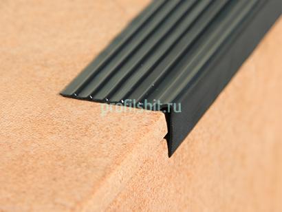 Угловой резиновый порог 20х40 мм Евроступень У-40 черный 12 м бухта