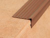 Угловой резиновый порог 20х40 мм Евроступень У-40 коричневый 12 м бухта