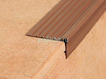 Угловой резиновый порог 20х40 мм Евроступень У-40 коричневый 12 м бухта