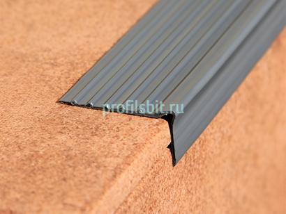 Угловой резиновый порог 20х40 мм Евроступень У-40 серый 12 м бухта