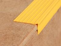 Угловой резиновый порог 20х40 мм Евроступень У-40 желтый 12 м бухта
