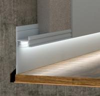 Алюминиевый плинтус напольный теневой с LED подсветкой и экраном ПО-195 серебро матовое 2,7 м