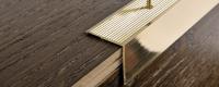 Порог угловой с рифлением из полированной латуни 40х20 мм LSSR 2,7 м